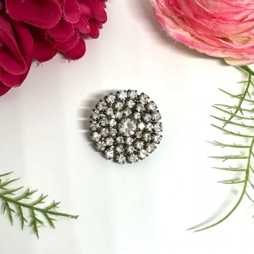 VINTAGE⚜️Crystal Embellished Round Brooch